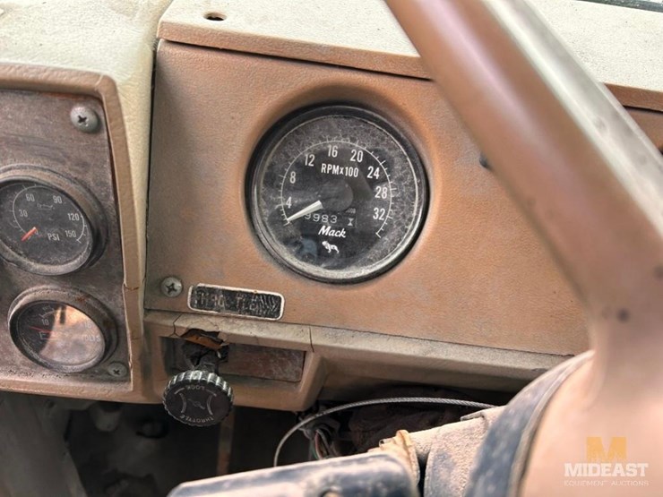 1985-mack-rd686s-image-21