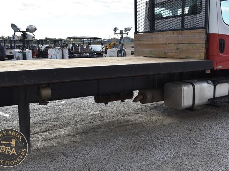 freightliner-business-class-m2-106-image-26