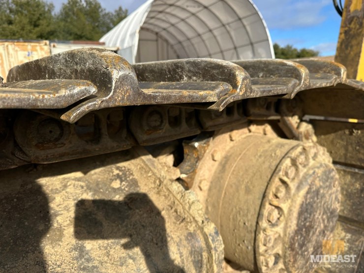 caterpillar-330d-image-15