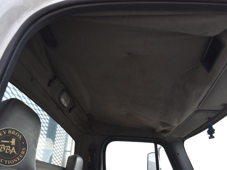 freightliner-business-class-m2-106-image-51