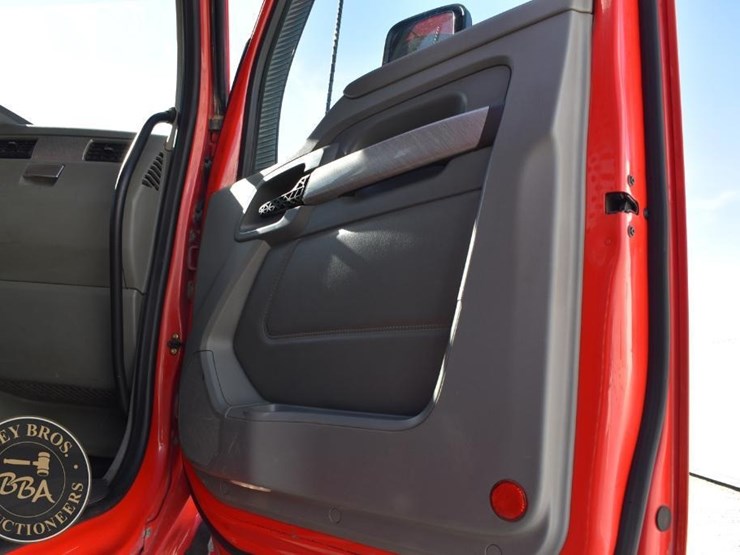 kenworth-t880-image-37