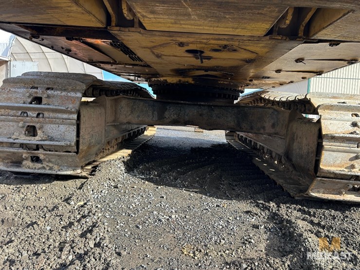 caterpillar-330d-image-24