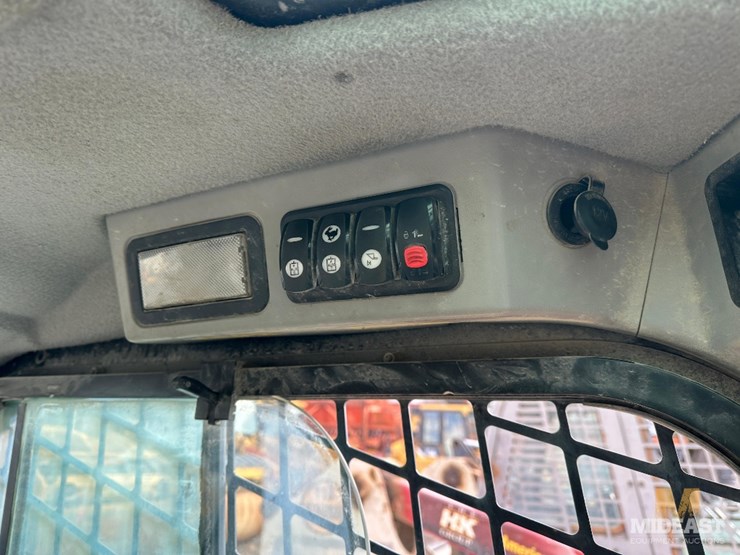 caterpillar-246d-image-16