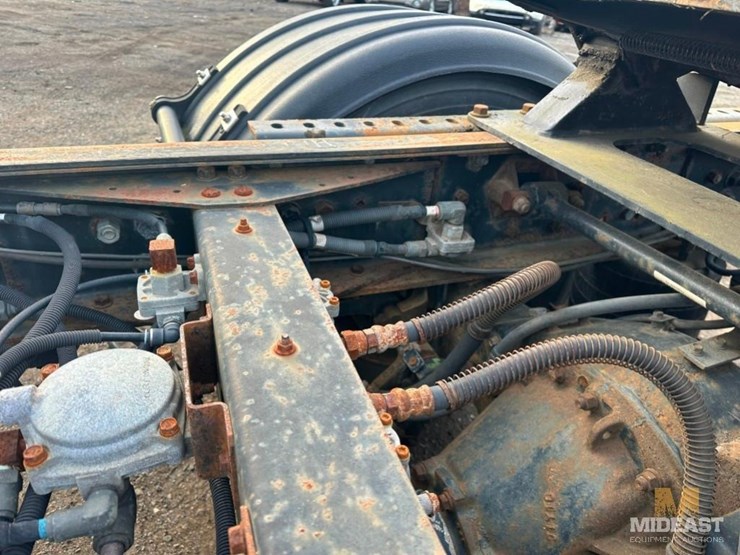 2013-ud-ud330-cab-over-truck-image-18