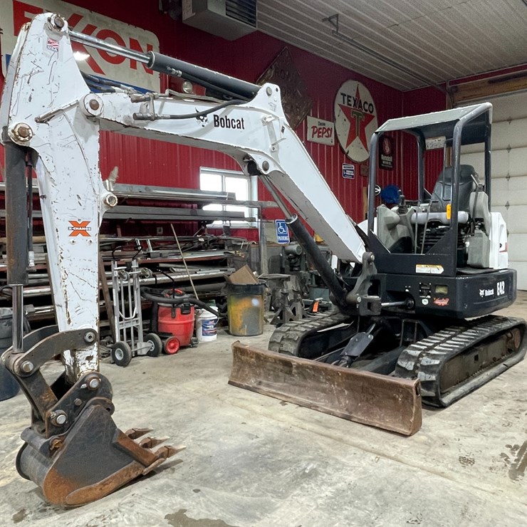 BOBCAT E42