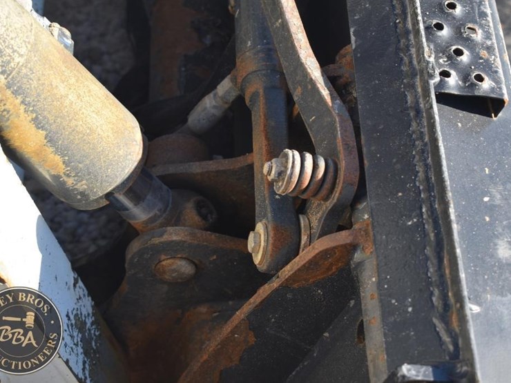 2022-bobcat-t595-image-30