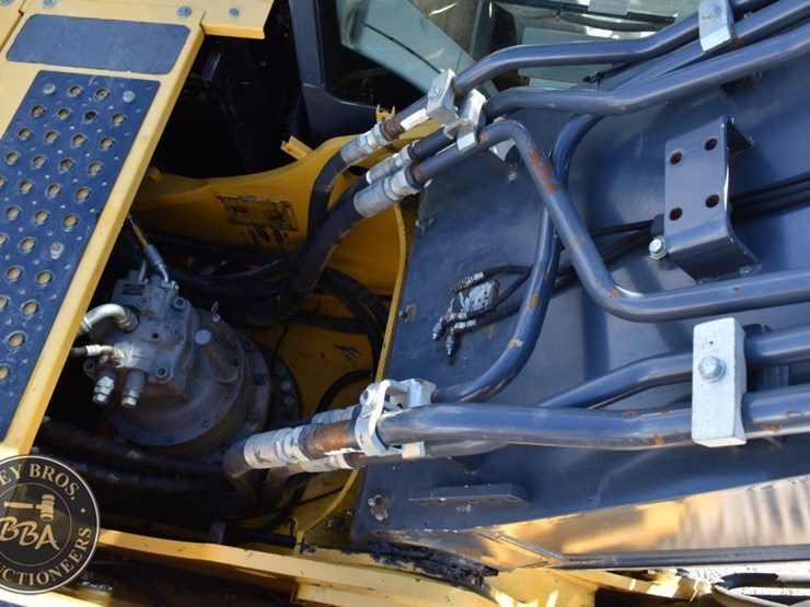 deere-380g-lc-image-51