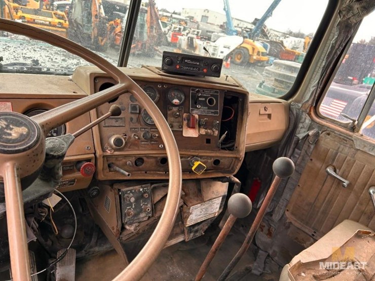 1985-mack-rd686s-image-18