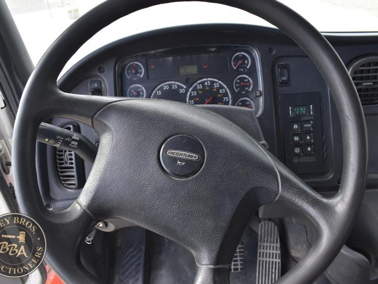 freightliner-business-class-m2-106-image-41