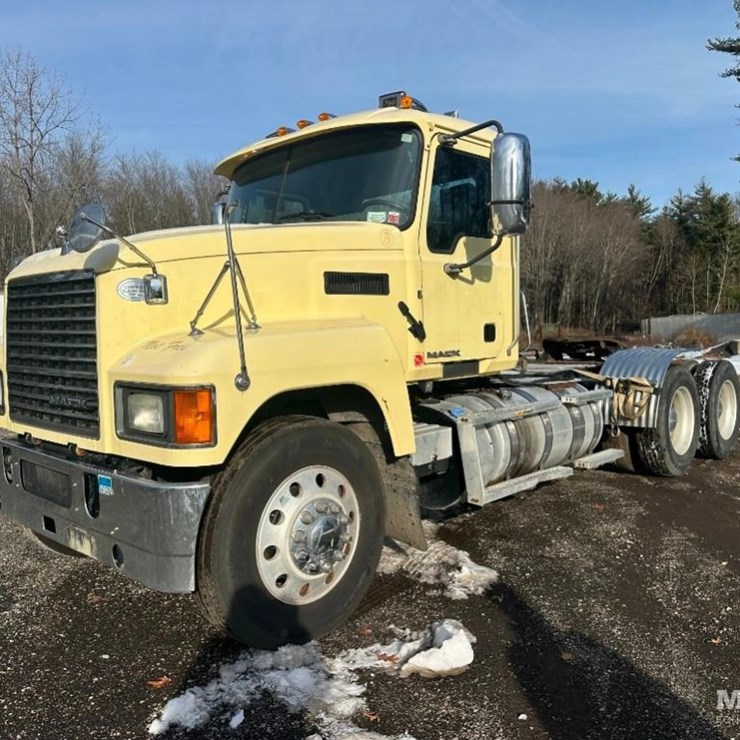 2017 MACK CHU613 Day Cab Tractor