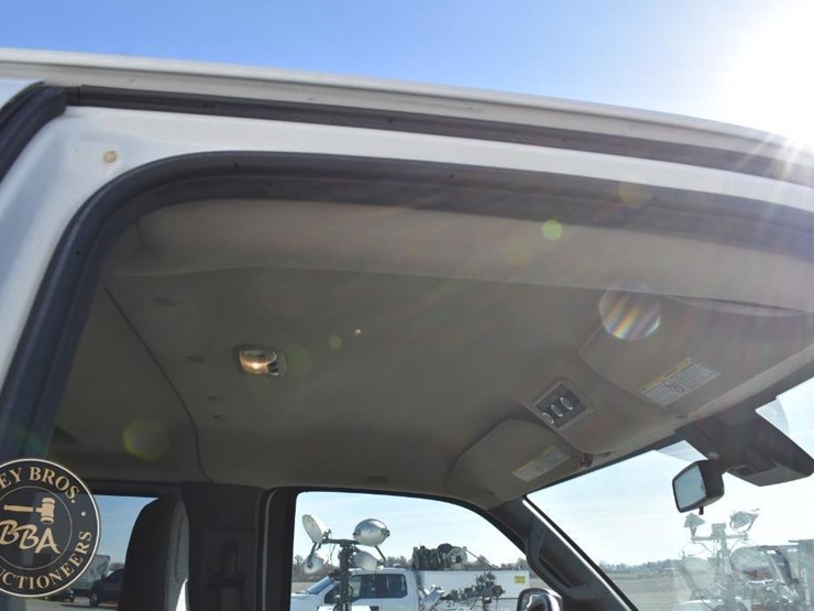 2019-chevrolet-express-2500-image-28