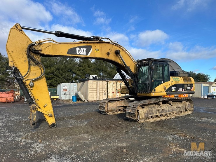 caterpillar-330d-image-2