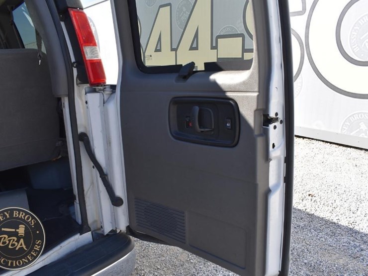 2019-chevrolet-express-2500-image-34