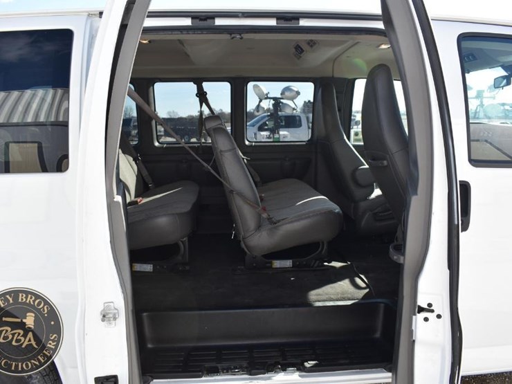 2019-chevrolet-express-2500-image-31