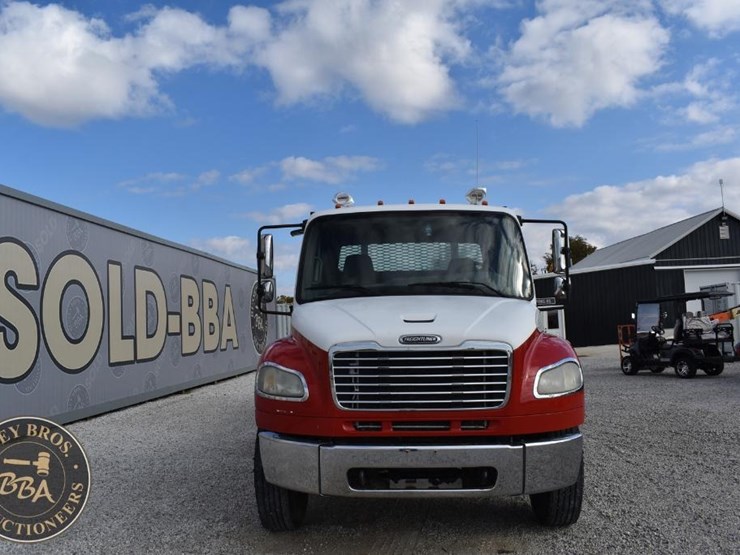 freightliner-business-class-m2-106-image-11