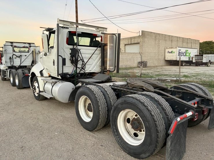 2013-international-prostar-image-4