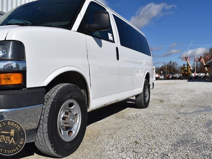 2019-chevrolet-express-2500-image-9