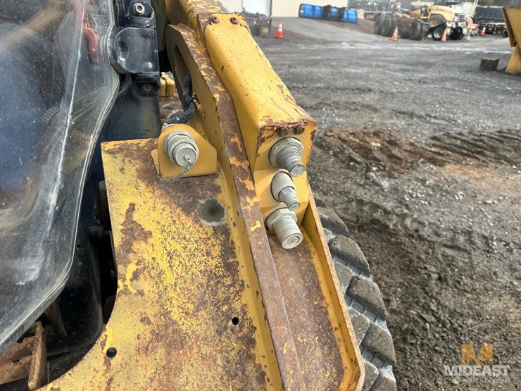 caterpillar-246d-image-11