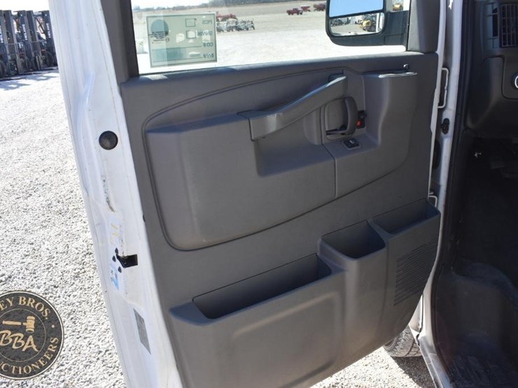 2019-chevrolet-express-2500-image-16