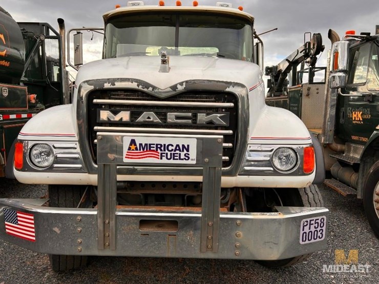 2006-mack-cv713-granite-cab-and-chassis-truck-image-14