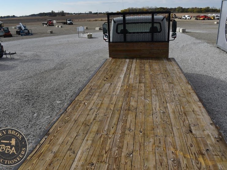 freightliner-business-class-m2-106-image-32