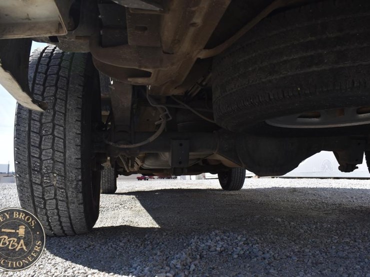 2019-chevrolet-express-2500-image-12