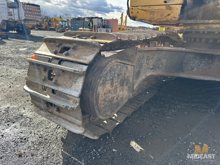 caterpillar-330d-image-17