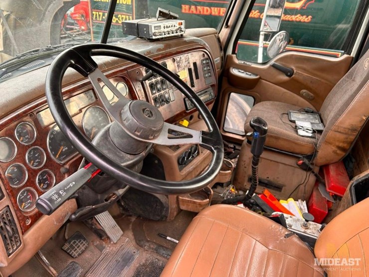 2006-mack-cv713-granite-cab-and-chassis-truck-image-17