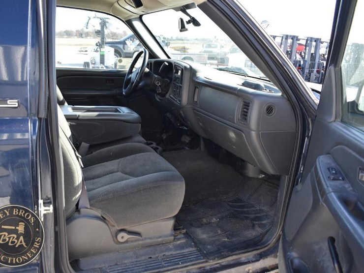 2005-chevrolet-silverado-1500-image-25