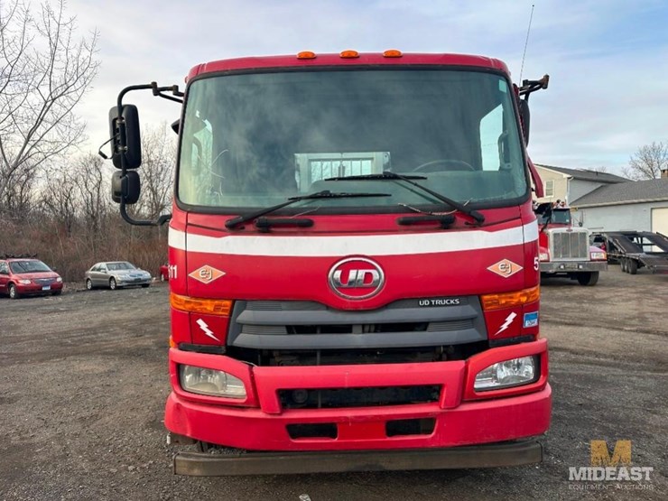 2013-ud-ud330-cab-over-truck-image-9