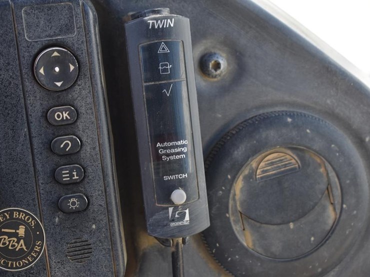 2014-caterpillar-730c-image-44