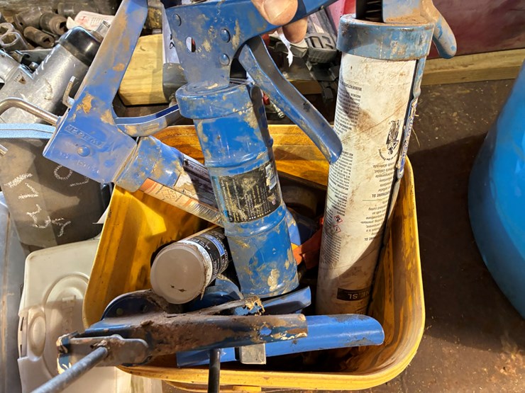 #17238-•-caulk-guns-image-2