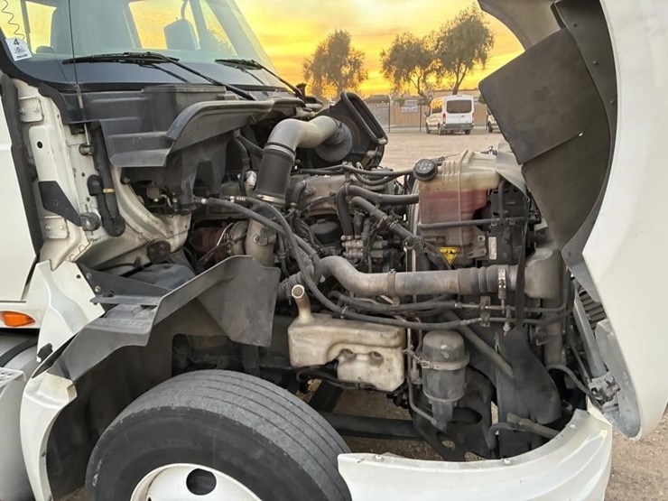 2013-international-prostar-image-7