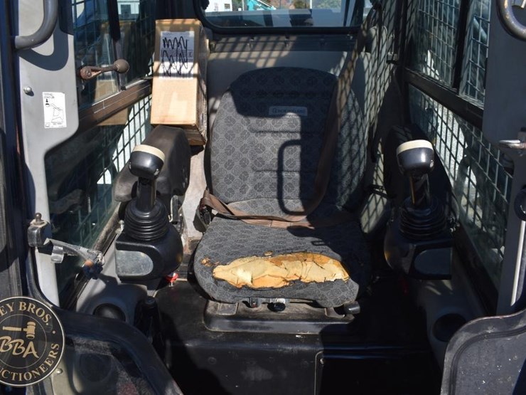 new-holland-c232-image-9