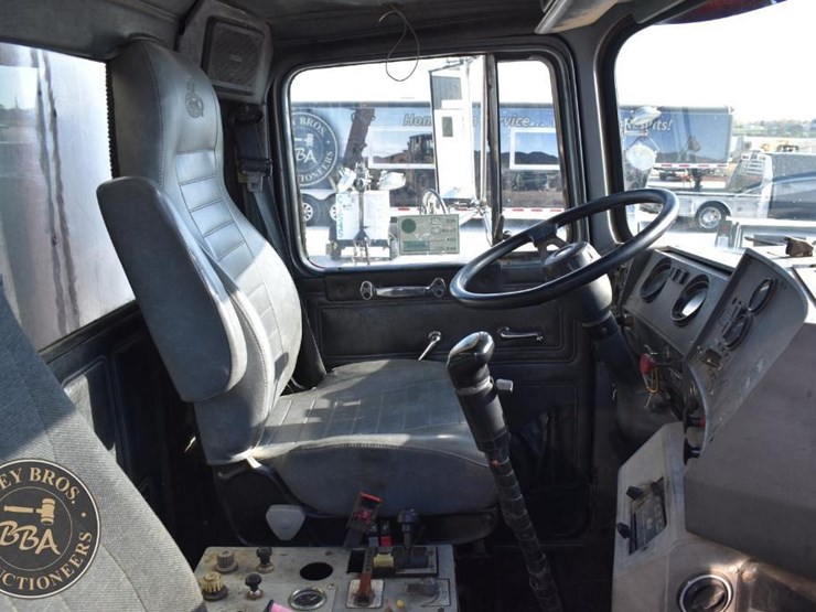 1997-mack-rd688s-image-36