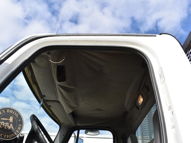 freightliner-business-class-m2-106-image-35