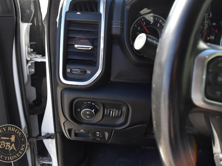 2021-ram-1500-laramie-image-25