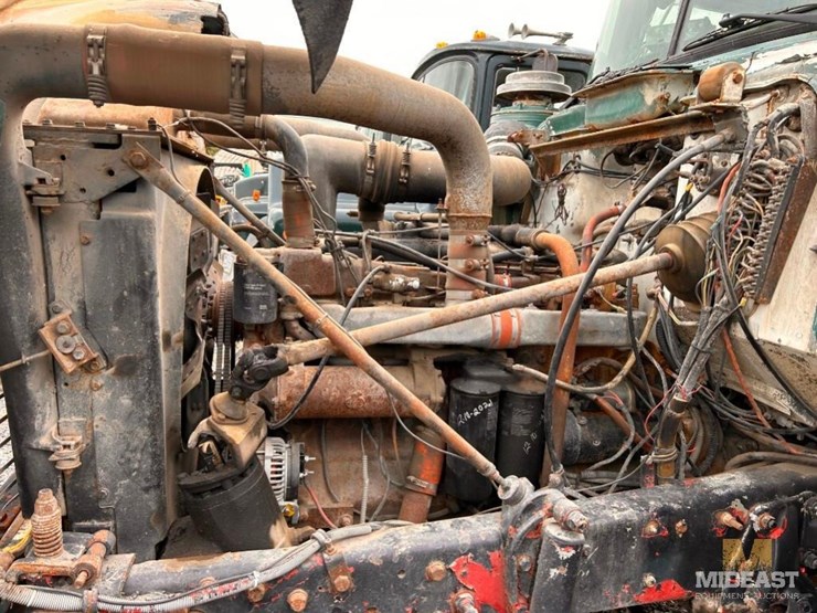 1985-mack-rd686s-image-15