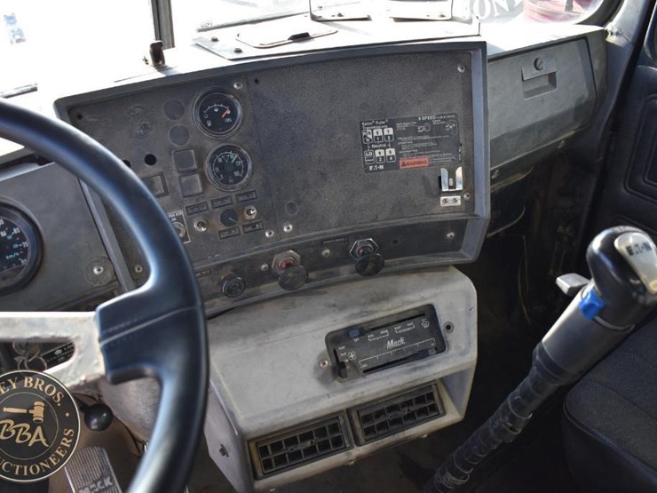1997-mack-rd688s-image-27
