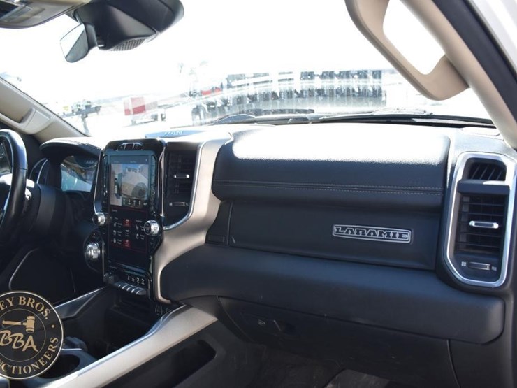 2021-ram-1500-laramie-image-39