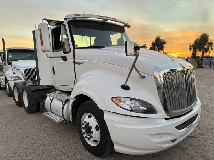 2013-international-prostar-image-2