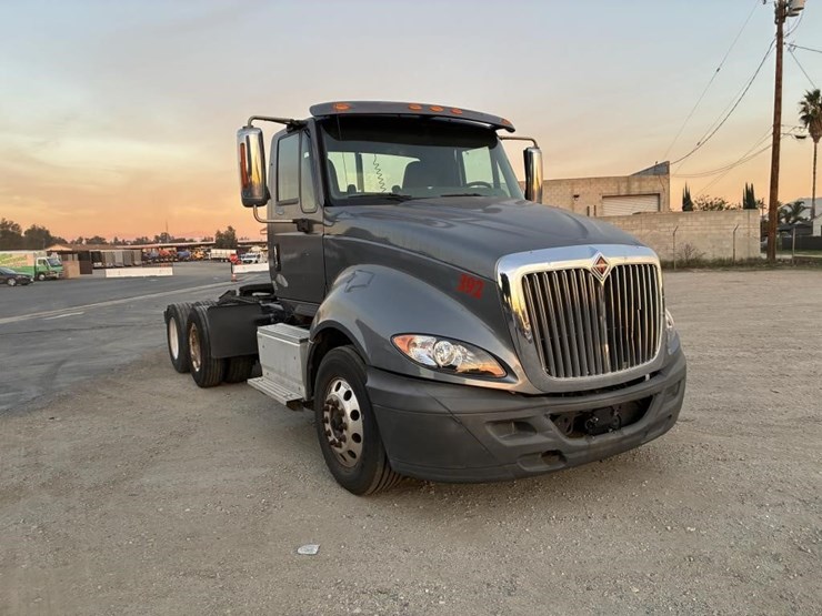 2015-international-prostar-image-2