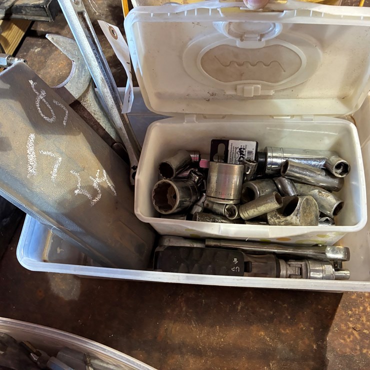 #17239 • Sockets and End Wrenches