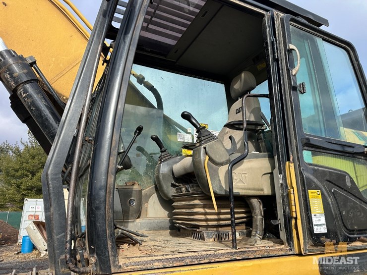 caterpillar-330d-image-42