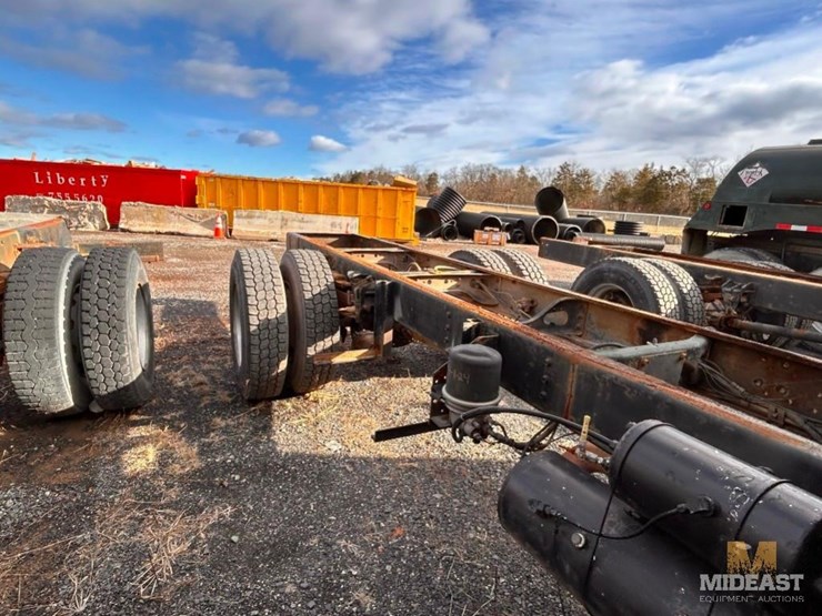 international-4900-image-4