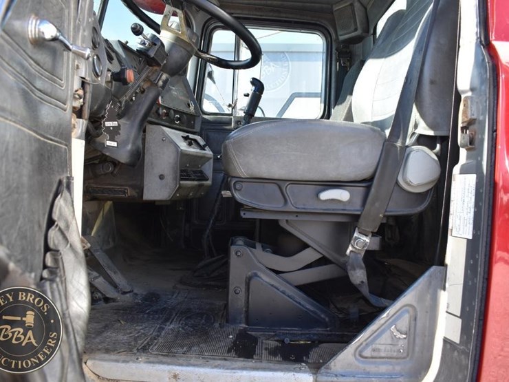 1997-mack-rd688s-image-23