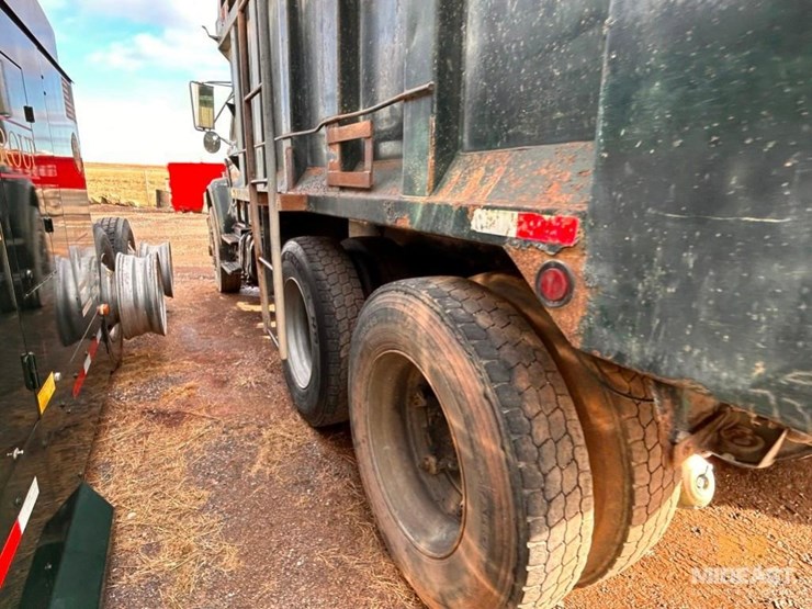 1990-international-f-4900-tandem-axle-dump-truck-image-10