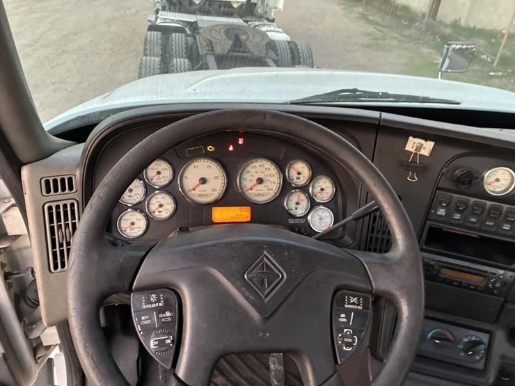 2013-international-prostar-image-11