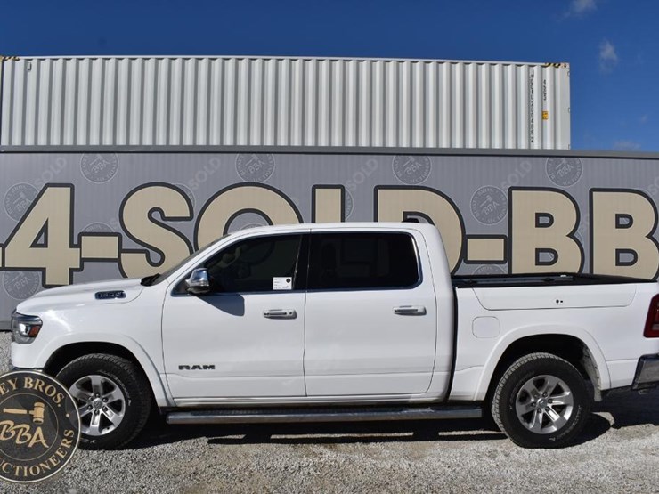 2021-ram-1500-laramie-image-2