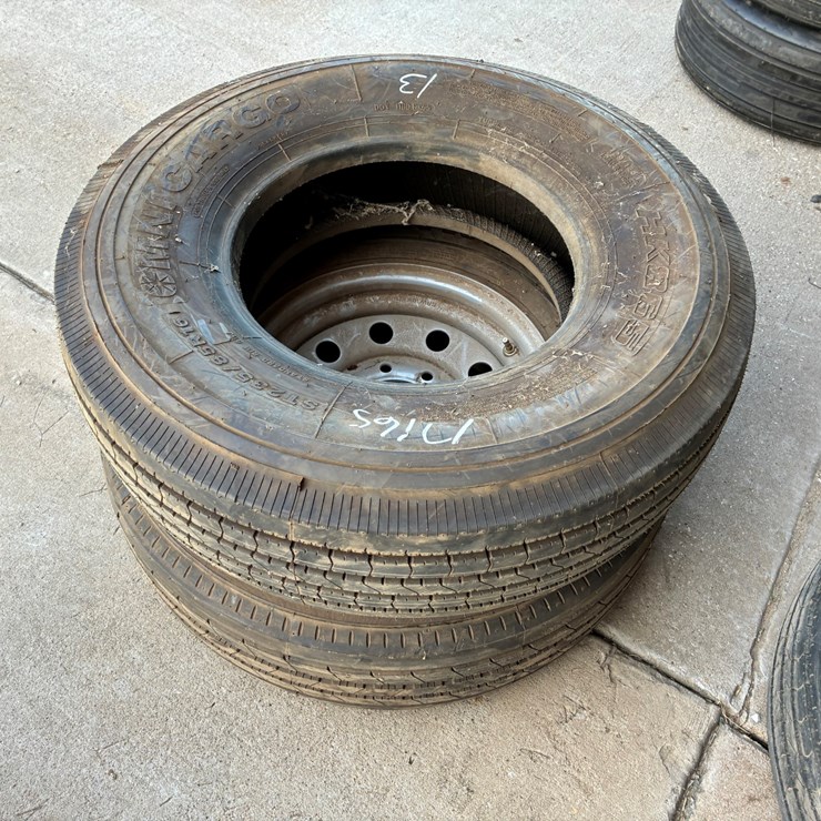 #17165 • 2- St235/85R16